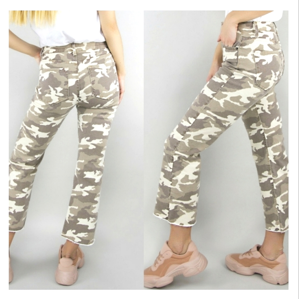 26 NWT Tractr BLU Crop Flare Camo Jeans